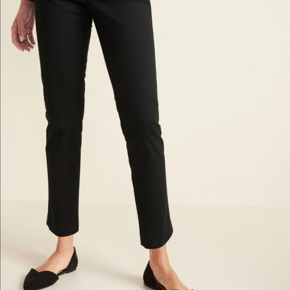 Old Navy Black Skinny Leg Ankle Length Pants * Size 6 (28-32 inch waist)